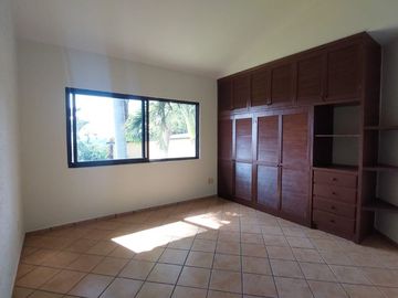 Casa en Fraccionamiento en Burgos Temixco - LLR-145-Fr