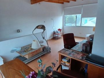 FABULOSO TRIPLEX 4 AMB. CON PLAY ROOM PATIO PARRILLA Y TERRAZA IMPECABLE CALIDAD PREMIUM