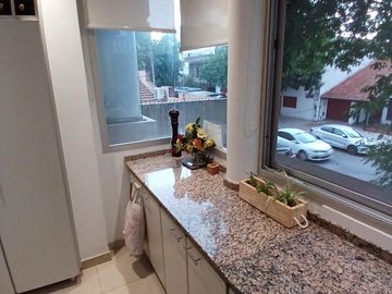 FABULOSO TRIPLEX 4 AMB. CON PLAY ROOM PATIO PARRILLA Y TERRAZA IMPECABLE CALIDAD PREMIUM