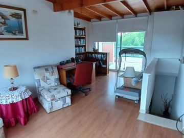 FABULOSO TRIPLEX 4 AMB. CON PLAY ROOM PATIO PARRILLA Y TERRAZA IMPECABLE CALIDAD PREMIUM