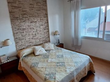 FABULOSO TRIPLEX 4 AMB. CON PLAY ROOM PATIO PARRILLA Y TERRAZA IMPECABLE CALIDAD PREMIUM