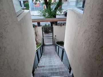 FABULOSO TRIPLEX 4 AMB. CON PLAY ROOM PATIO PARRILLA Y TERRAZA IMPECABLE CALIDAD PREMIUM