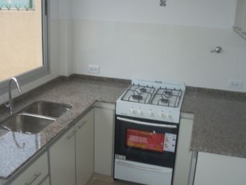 FABULOSO TRIPLEX 4 AMB. CON PLAY ROOM PATIO PARRILLA Y TERRAZA IMPECABLE CALIDAD PREMIUM