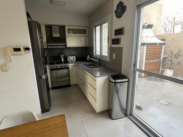 Triplex 4 amb cochera lavadero patio  tres baños