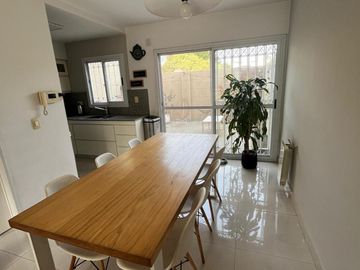 Triplex 4 amb cochera lavadero patio  tres baños