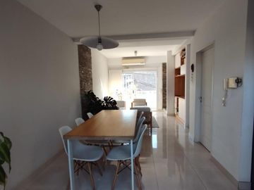 Triplex 4 amb cochera lavadero patio  tres baños