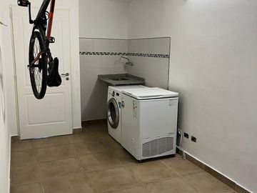 Triplex 4 amb cochera lavadero patio  tres baños