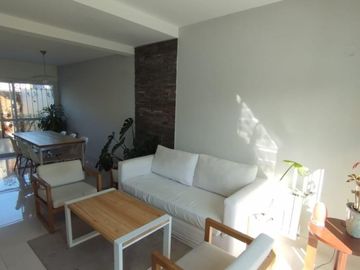 Triplex 4 amb cochera lavadero patio  tres baños