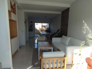 Triplex 4 amb cochera lavadero patio  tres baños