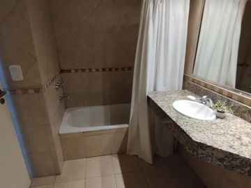 Triplex 4 amb cochera lavadero patio  tres baños