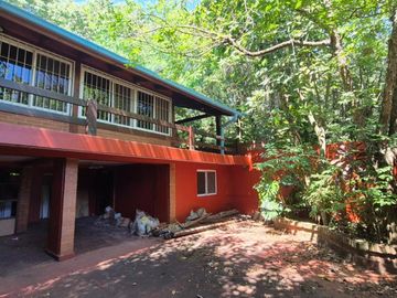 EXCLUSIVA CASA EN VENTA SOBRE CALLE BRASIL A PASOS DE LA COSTANERA DE LA CIUDAD.-