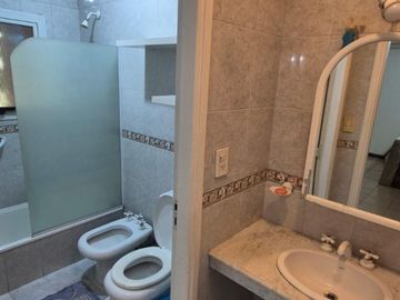 EXCLUSIVA CASA EN VENTA SOBRE CALLE BRASIL A PASOS DE LA COSTANERA DE LA CIUDAD.-