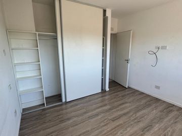 DEPARTAMENTO DE 2 AMBIENTES C COCHERA EN BANFIELD.
