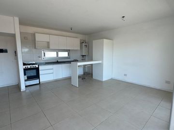 DEPARTAMENTO DE 2 AMBIENTES C COCHERA EN BANFIELD.