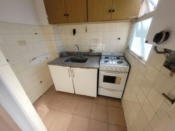 Excelente Semipiso 2 amb **Apto crédito** C/frente 8° Piso. 36mts. Combatientes 3400. Villa Urquiza