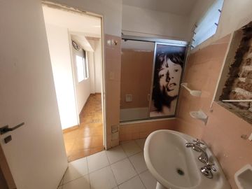 Excelente Semipiso 2 amb **Apto crédito** C/frente 8° Piso. 36mts. Combatientes 3400. Villa Urquiza