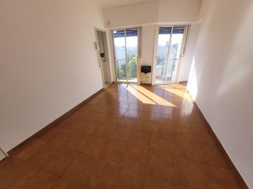 Excelente Semipiso 2 amb **Apto crédito** C/frente 8° Piso. 36mts. Combatientes 3400. Villa Urquiza