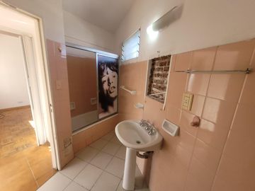 Excelente Semipiso 2 amb **Apto crédito** C/frente 8° Piso. 36mts. Combatientes 3400. Villa Urquiza