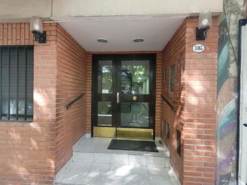 Excelente Semipiso 2 amb **Apto crédito** C/frente 8° Piso. 36mts. Combatientes 3400. Villa Urquiza