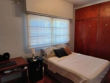 CHALET SOBRE INMENSO LOTE DE 9,02 X 42,70 SON 6 AMBIENTES CON PARQUE PISCNA Y QUINCHO CON SUM Y DEP.