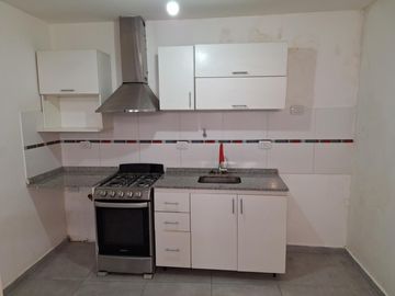 VENTA PH 3 AMBIENTES PLANTA BAJA AL FONDO CON PARRILLA