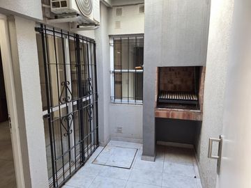 VENTA PH 3 AMBIENTES PLANTA BAJA AL FONDO CON PARRILLA
