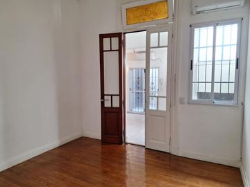 VENTA PH 3 AMBIENTES PLANTA BAJA AL FONDO CON PARRILLA