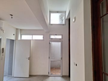 VENTA PH 3 AMBIENTES PLANTA BAJA AL FONDO CON PARRILLA