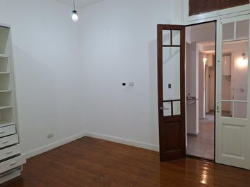 VENTA PH 3 AMBIENTES PLANTA BAJA AL FONDO CON PARRILLA
