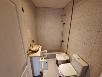 VENTA PH 3 AMBIENTES PLANTA BAJA AL FONDO CON PARRILLA
