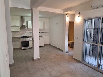VENTA PH 3 AMBIENTES PLANTA BAJA AL FONDO CON PARRILLA