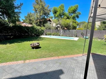 Casa de cuatro ambientes a la venta en Bella Vista. APTO CREDITO