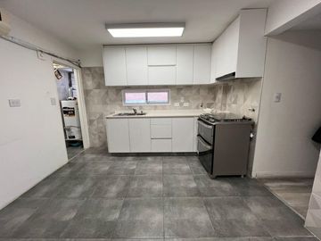 Hermoso Departamento de 4 Ambientes C/ Balcón. Dependencia y Cochera