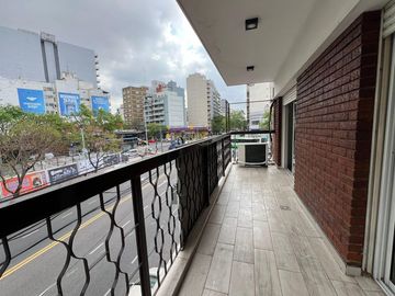 Hermoso Departamento de 4 Ambientes C/ Balcón. Dependencia y Cochera