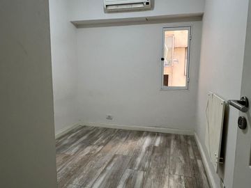 Hermoso Departamento de 4 Ambientes C/ Balcón. Dependencia y Cochera