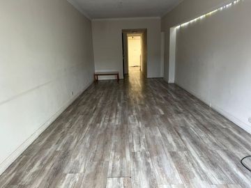 Hermoso Departamento de 4 Ambientes C/ Balcón. Dependencia y Cochera