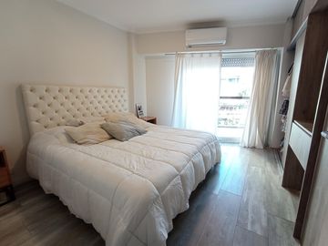 Hermoso Departamento de 4 Ambientes C/ Balcón. Dependencia y Cochera