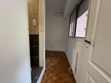 Hermoso Departamento de 4 Ambientes C/ Balcón. Dependencia y Cochera