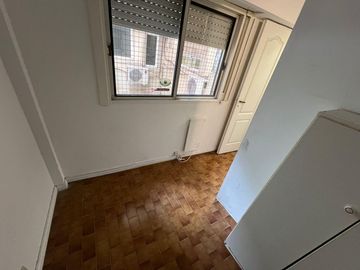 Hermoso Departamento de 4 Ambientes C/ Balcón. Dependencia y Cochera