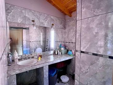 Casa es en las marias, es un terreno de 1500 m2, con departamentos adicionales
