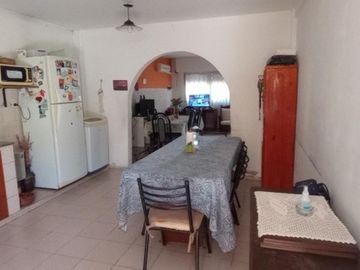 Garin - Casa con Dpto. al fondo - Ideal familia numerosa - amplio lote con parque -