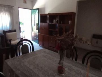 Garin - Casa con Dpto. al fondo - Ideal familia numerosa - amplio lote con parque -