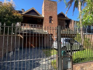 Casa de cuatro ambientes a la venta en Bella Vista