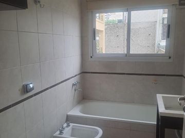 Impecable departamento de 2 amb. C/Balcón