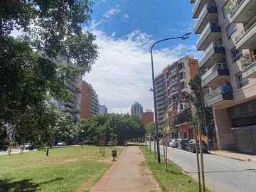 Departamento Dúplex de 4 ambientes con cochera, impecable, excelente Ubicación
