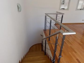 Departamento Dúplex de 4 ambientes con cochera, impecable, excelente Ubicación