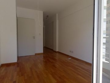 Departamento Dúplex de 4 ambientes con cochera, impecable, excelente Ubicación