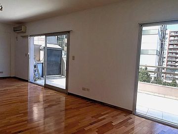 Departamento Dúplex de 4 ambientes con cochera, impecable, excelente Ubicación