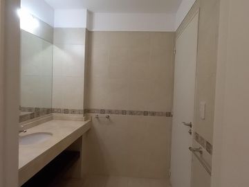 Departamento Dúplex de 4 ambientes con cochera, impecable, excelente Ubicación
