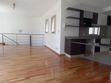 Departamento Dúplex de 4 ambientes con cochera, impecable, excelente Ubicación